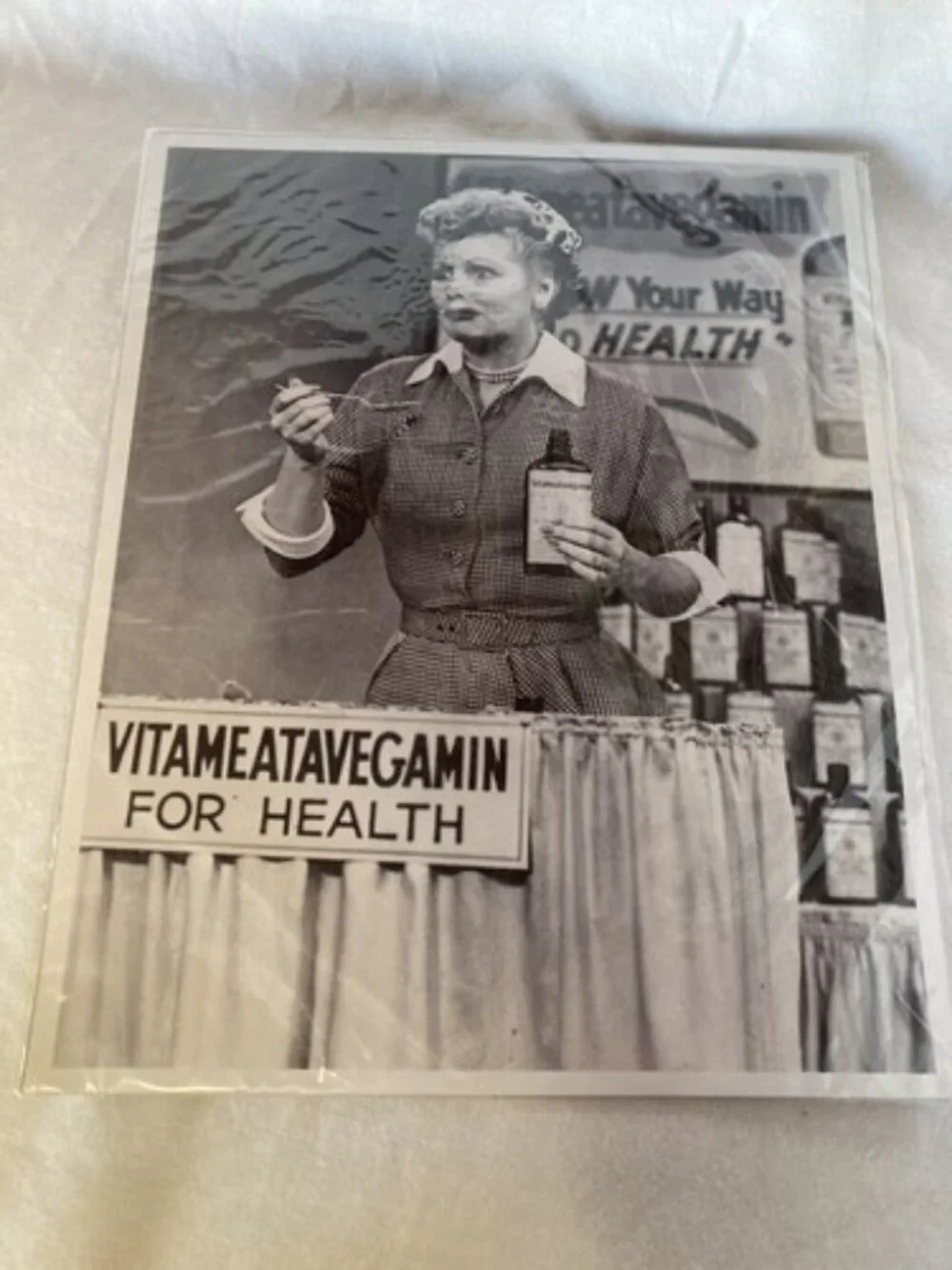 I LOVE LUCY 8X10 PHOTO TV PICTURE LUCILLE BALL VITAMEATAVEGAMIN Fuji photoPaper